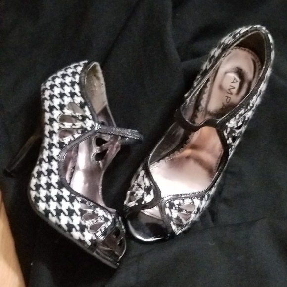 Rampage Shoes - RAMPAGE HOUNDSTOOTH PEEP TOE HEELS pics added per